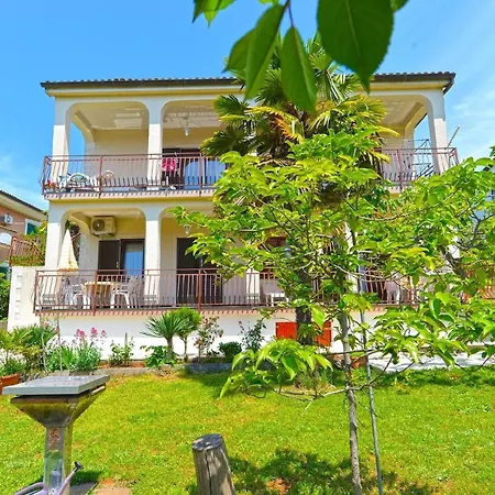 Fuer 3 Personen Ca 32 Qm In Porec, Istrien Istrische Riviera Apartment *